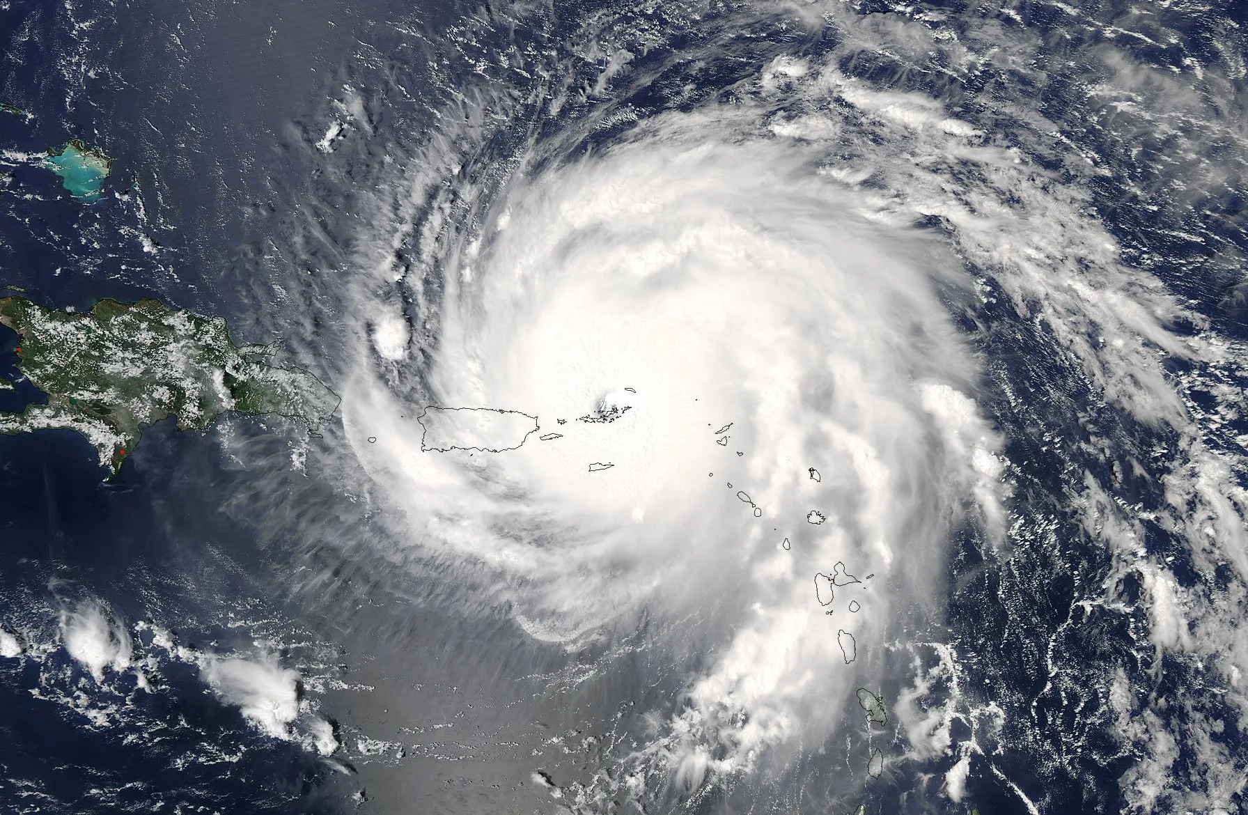 República Dominicana transfere 7 mil turistas devido à passagem do Furacão Irma