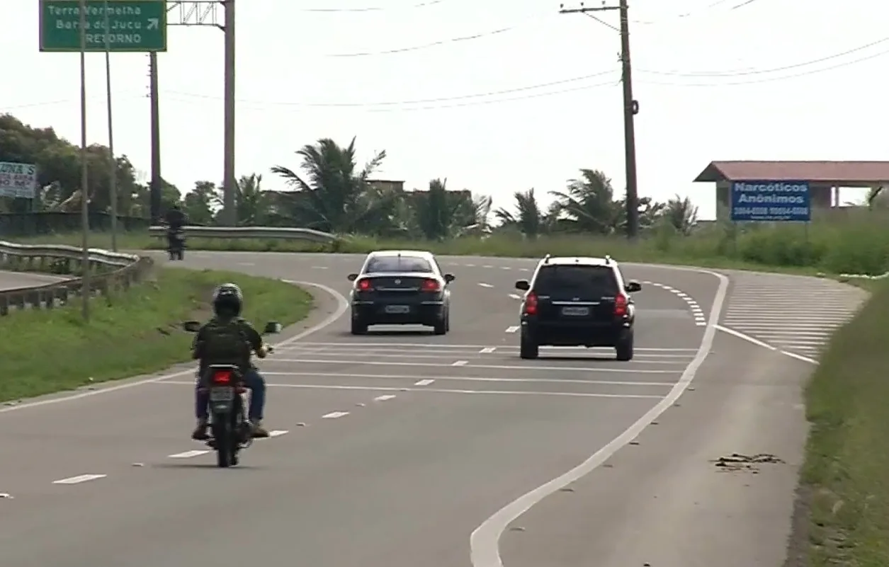 Em Camaro, motorista atira para o alto e vira alvo de perseguição policial na Rodovia do Sol