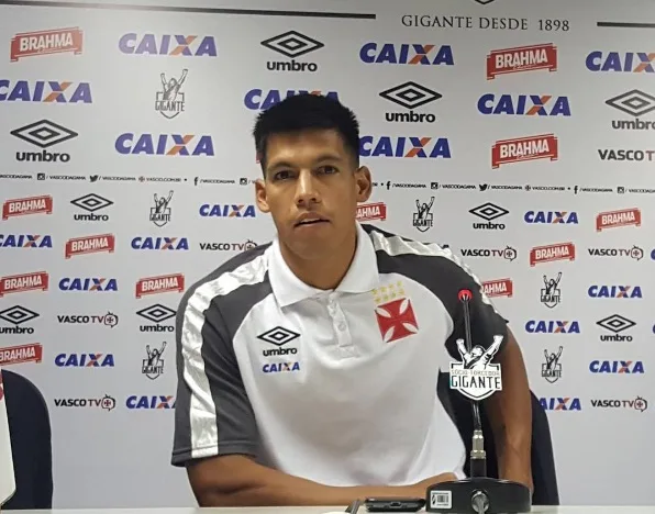 Fixado na zaga do Vasco, Julio dos Santos aprova mudança e agradece Milton Mendes