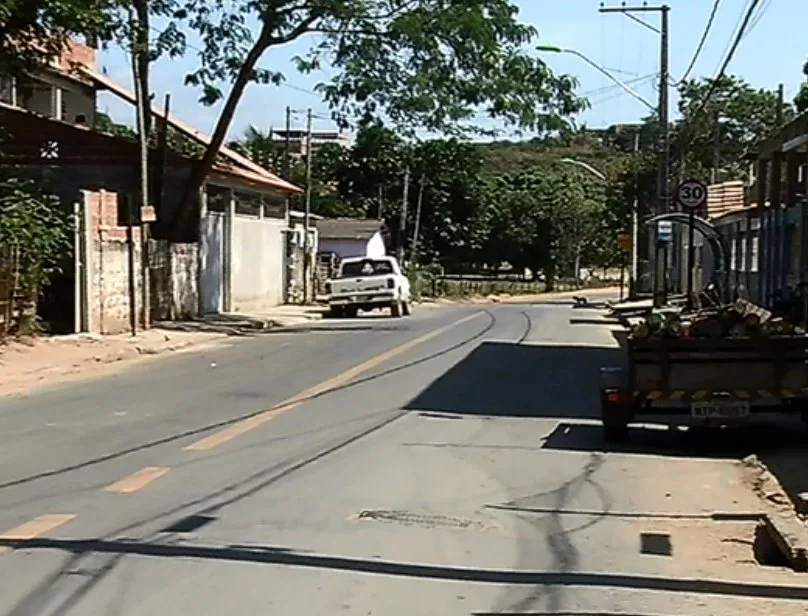 Homem é atingido no tórax por bala perdida após sair de igreja em Viana