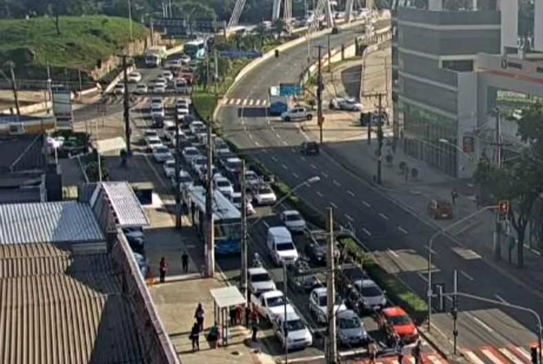 Carreata deixa trânsito congestionado nas principais avenidas de Vitória