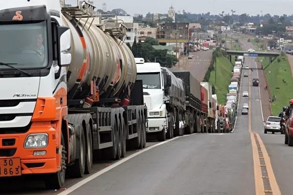 Ofensiva dos caminhoneiros sobre governo, por diesel, volta a ganhar força