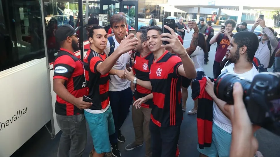 Flamengo desembarca na Argentina e treina no hotel antes de decisão