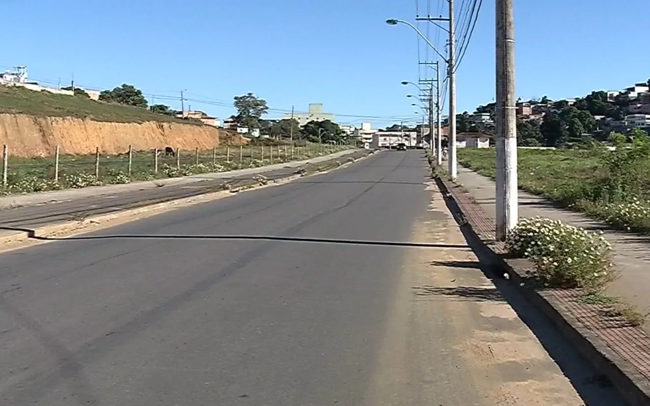 Corpo em chamas é encontrado às margens da Rodovia Leste-Oeste