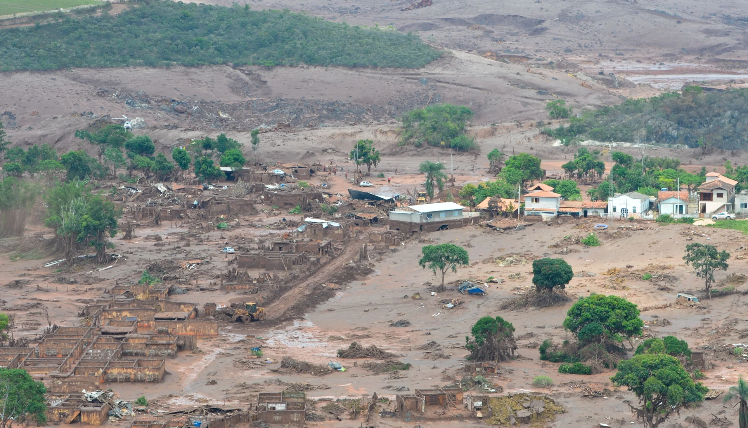 Mariana (MG) – Área afetada pelo rompimento de barragem no distrito de Bento Rodrigues, zona rural de Mariana, em Minas Gerais (Antonio Cruz/Agência Brasil)