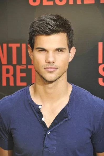 Taylor Lautner vende roupas e doará dinheiro para afetados pela pandemia