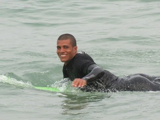 Corpo de surfista capixaba deve chegar ao Estado nos próximos dias