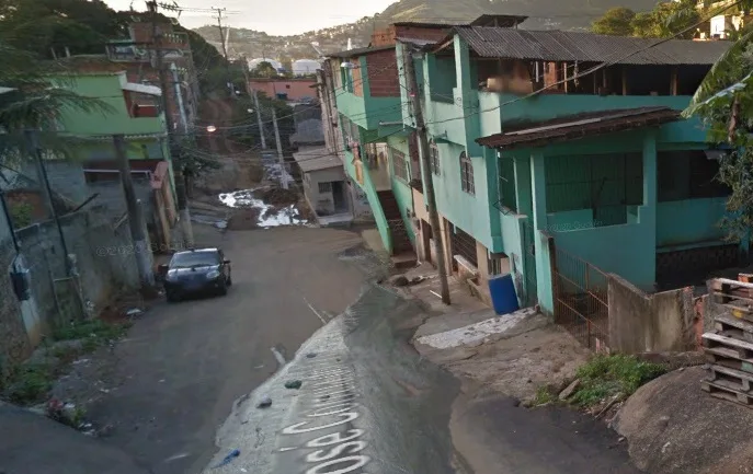 Bandidos de roupa camuflada abrem fogo contra adolescente de 16 anos em Vila Velha