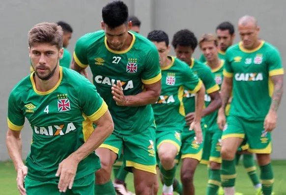 Treino do Vasco tem titulares na academia e encontro com organizadas