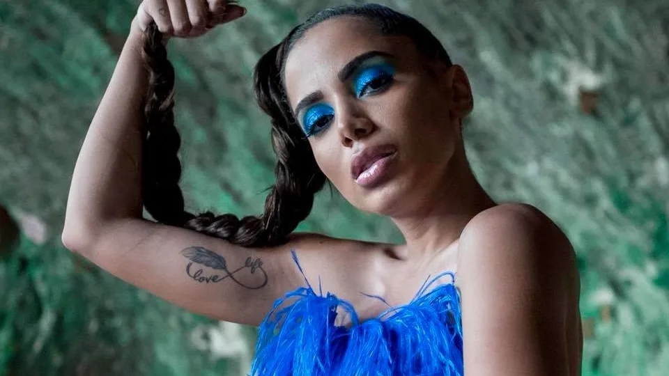 Anitta contratou xamã para evitar mau tempo durante gravação de clipe na Amazônia