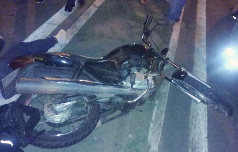 Duas pessoas morrem após moto bater em carro de passeio na BR-101 na Serra