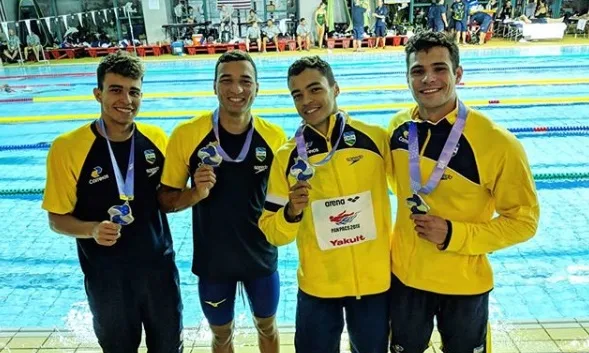 Brasil é prata no 4x100m e Vinícius Lanza fica com bronze no Pan-Pacífico