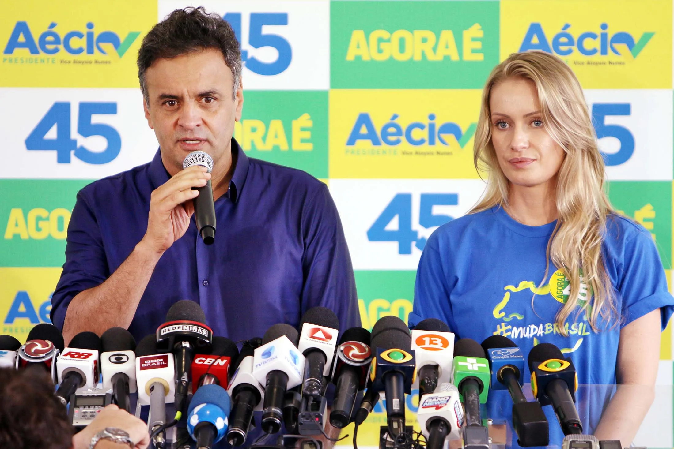 Aécio agradece aos brasileiros e deseja sucesso a Dilma