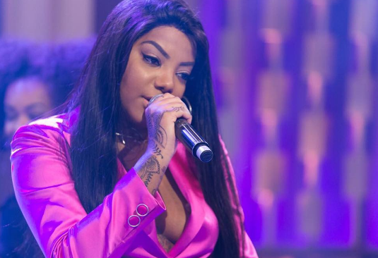 Ludmilla bota para quebrar em clipe inspirado no filme Meninas Malvadas