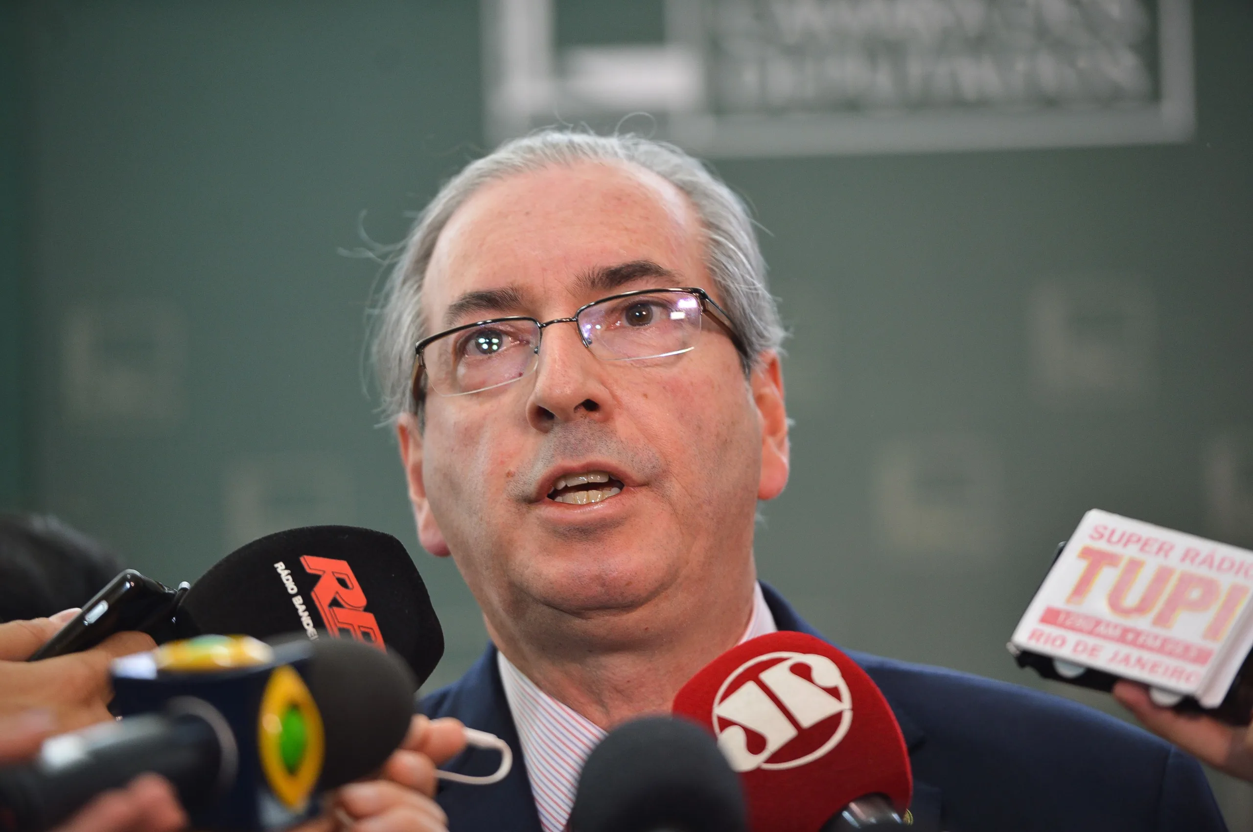 O presidente da Câmara dos Deputados, Eduardo Cunha fala com a imprensa sobre as análises do Impeachment da presidente Dilma (Antonio Cruz/Agência Brasil)