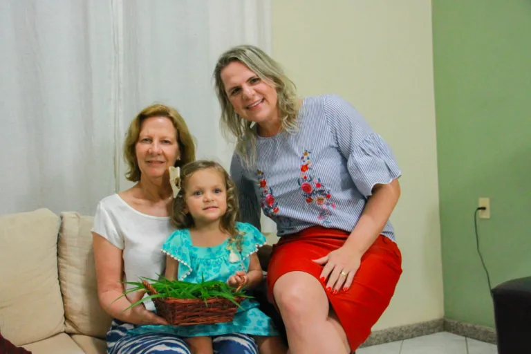 Famílias mantêm tradição cristã de Santa Luzia em Anchieta