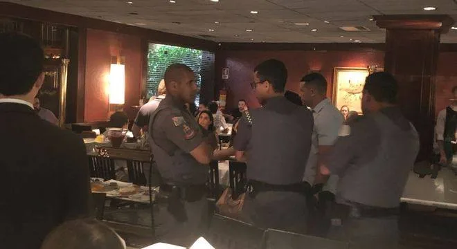 Dono da JBS é vaiado em churrascaria de São Paulo