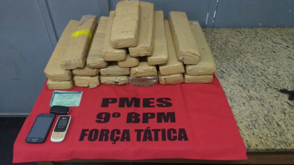 Casal é detido com 20 quilos de maconha na BR 101 em Mimoso do Sul