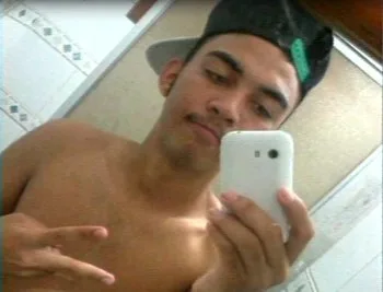 Jovem de 17 anos é assassinado durante conversa com amigo em Vila Velha