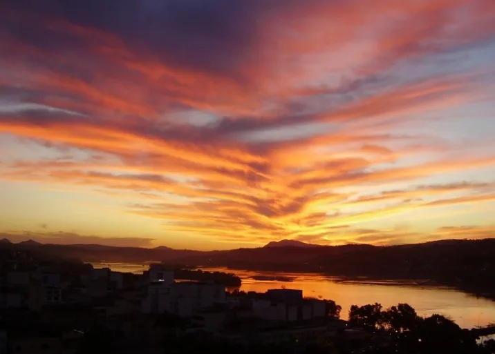 Conheça os melhores locais para curtir o pôr do sol mais incrível do Estado