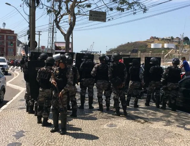 Capixabas vivem manhã de caos com paralisação, greve, trânsito e protestos