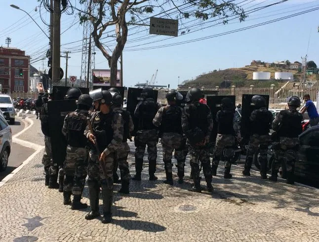 Capixabas vivem manhã de caos com paralisação, greve, trânsito e protestos