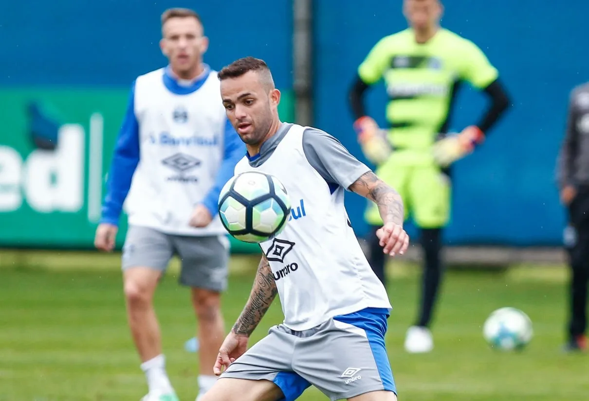 Luan e Michel desfalcam o Grêmio para duelo com o Vitória no Brasileirão