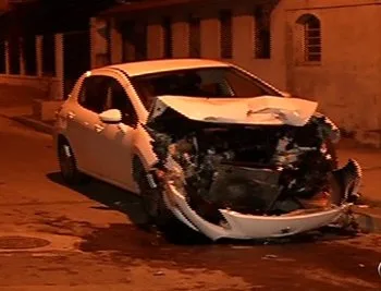 Homem com suspeita de embriaguez provoca acidente e policial militar fica ferido em Vila Velha