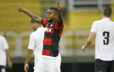 Flamengo goleia Resende e garante vaga na próxima fase do Carioca