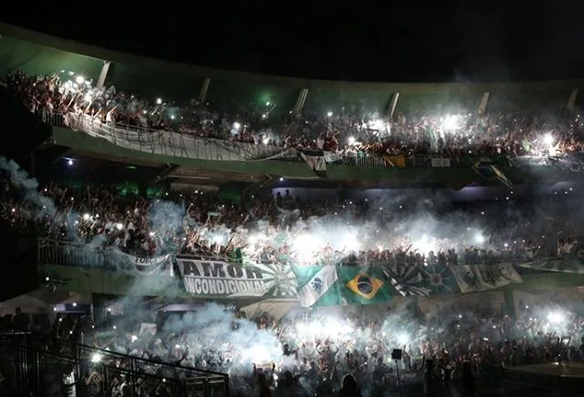 Chapecoense agradece Coritiba por homenagem que lotou o Couto Pereira