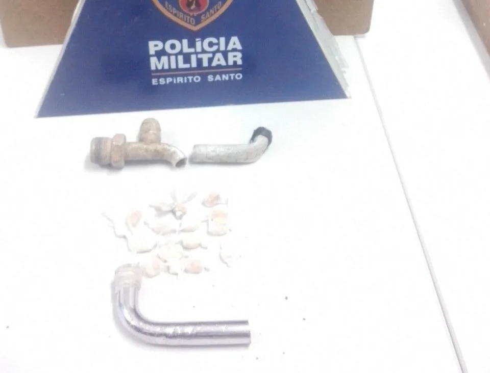 Por R$ 600, dupla com drogas tenta subornar policiais e acaba na cadeia