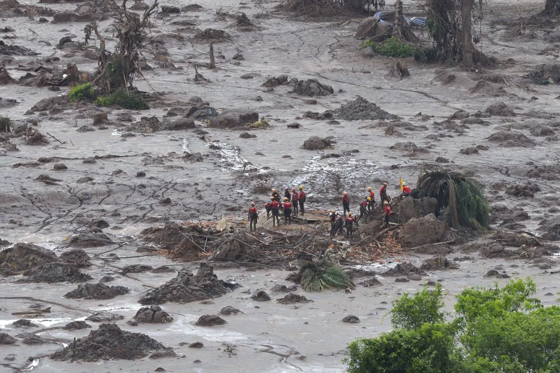 Mariana (MG) – Distrito de Bento Rodrigues, em Mariana (MG), atingido pelo rompimento de duas barragens de rejeitos da mineradora Samarco (Antonio Cruz/Agência Brasil)