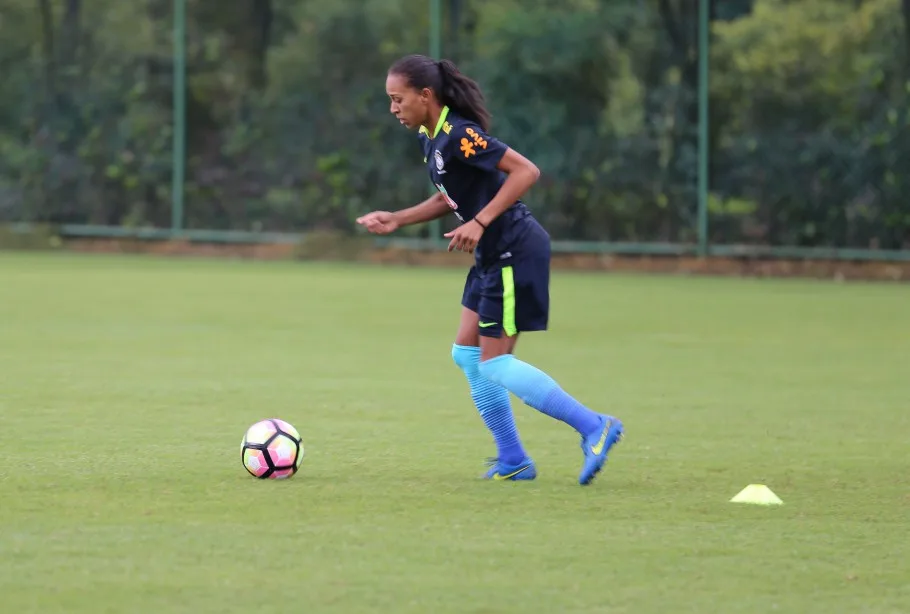 Convocada para Mundial feminino, Adriana sofre lesão e já se vê fora da competição