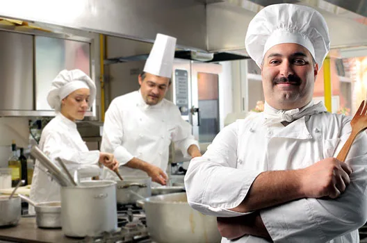 Sine de Cachoeiro abre vagas de emprego, entre elas de cozinheiro geral, de restaurante e ajudante de cozinha