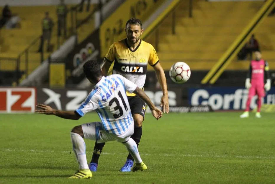 Paysandu bate Criciúma em casa e se afasta de briga contra o descenso na Série B