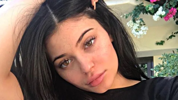 Após vídeo misterioso, fonte próxima esclarece que Kylie Jenner não está grávida