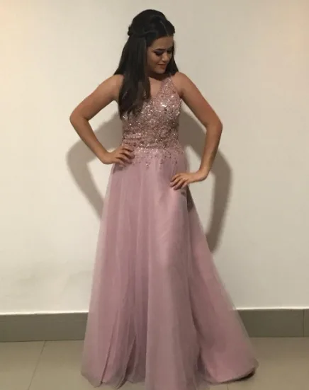 Maísa posa com vestido de formatura e surpreende seguidores