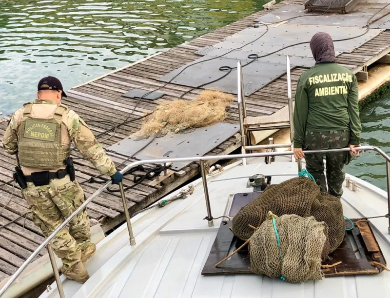 Apreensão de rede de pesca ilegal