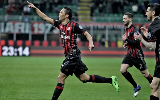 Com 2 de Bacca, Milan vence Chievo e entra na zona de acesso à Liga Europa