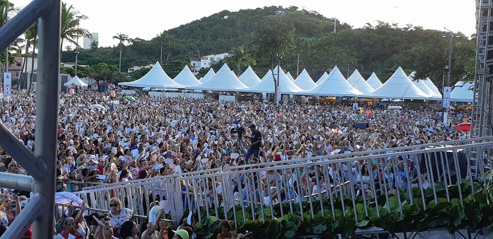 Milhares de fiéis lotam a missa de encerramento da Festa da Penha 2018