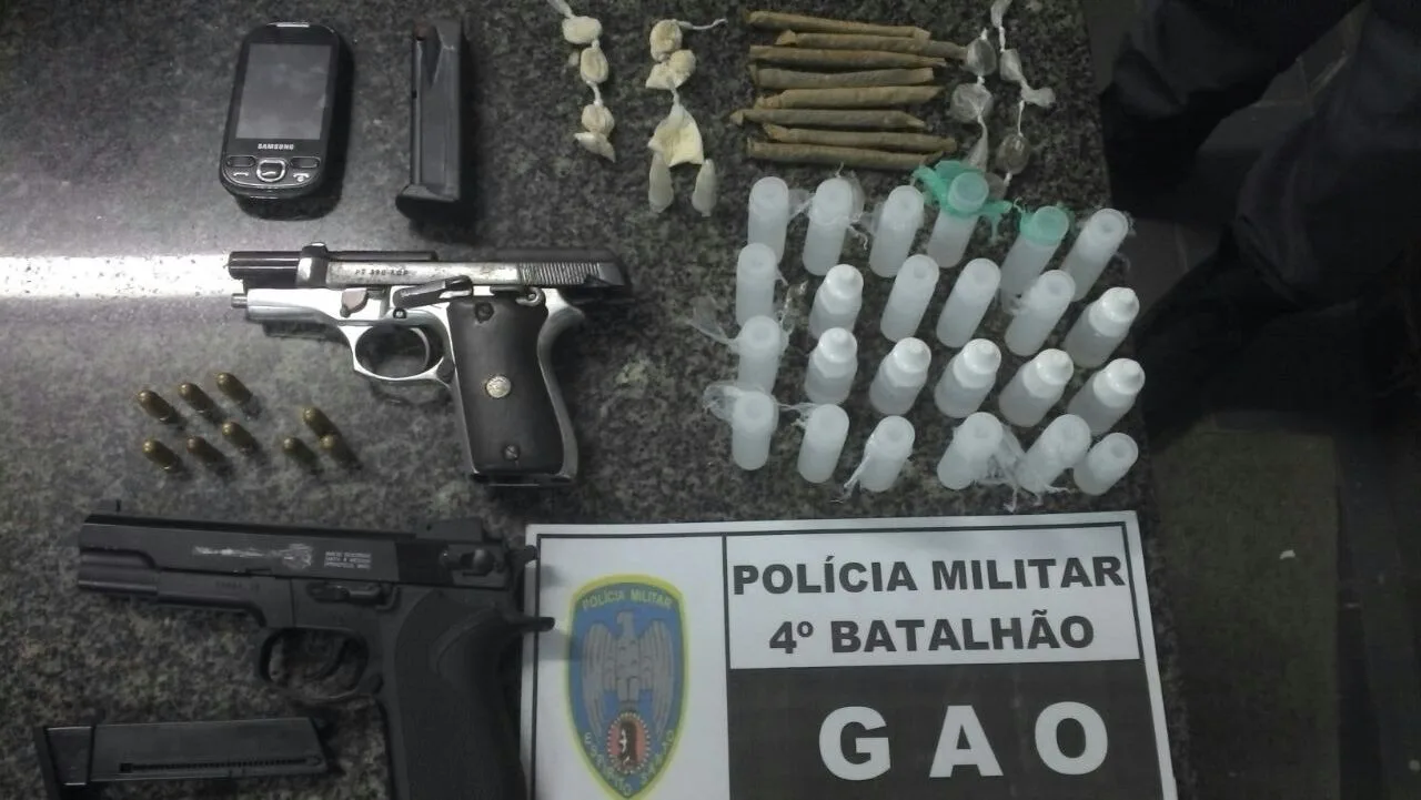 Pistola e drogas são apreendidas durante festa clandestina em Vila Velha