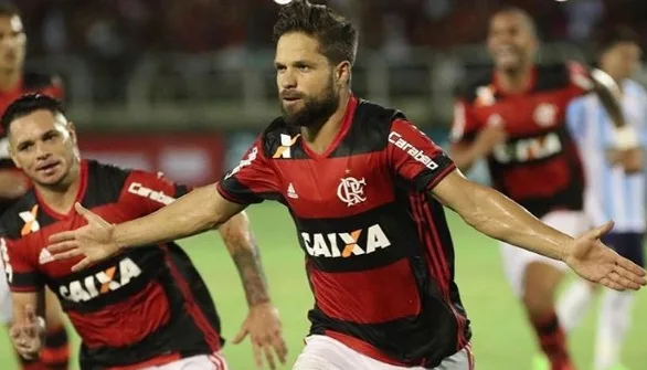 Diego é operado com sucesso e vai iniciar fisioterapia no Fla na segunda-feira