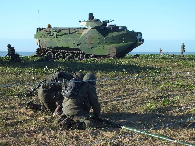 Tropas da Marinha e dos Fuzileiros Navais fazem treinamento em Itapemirim