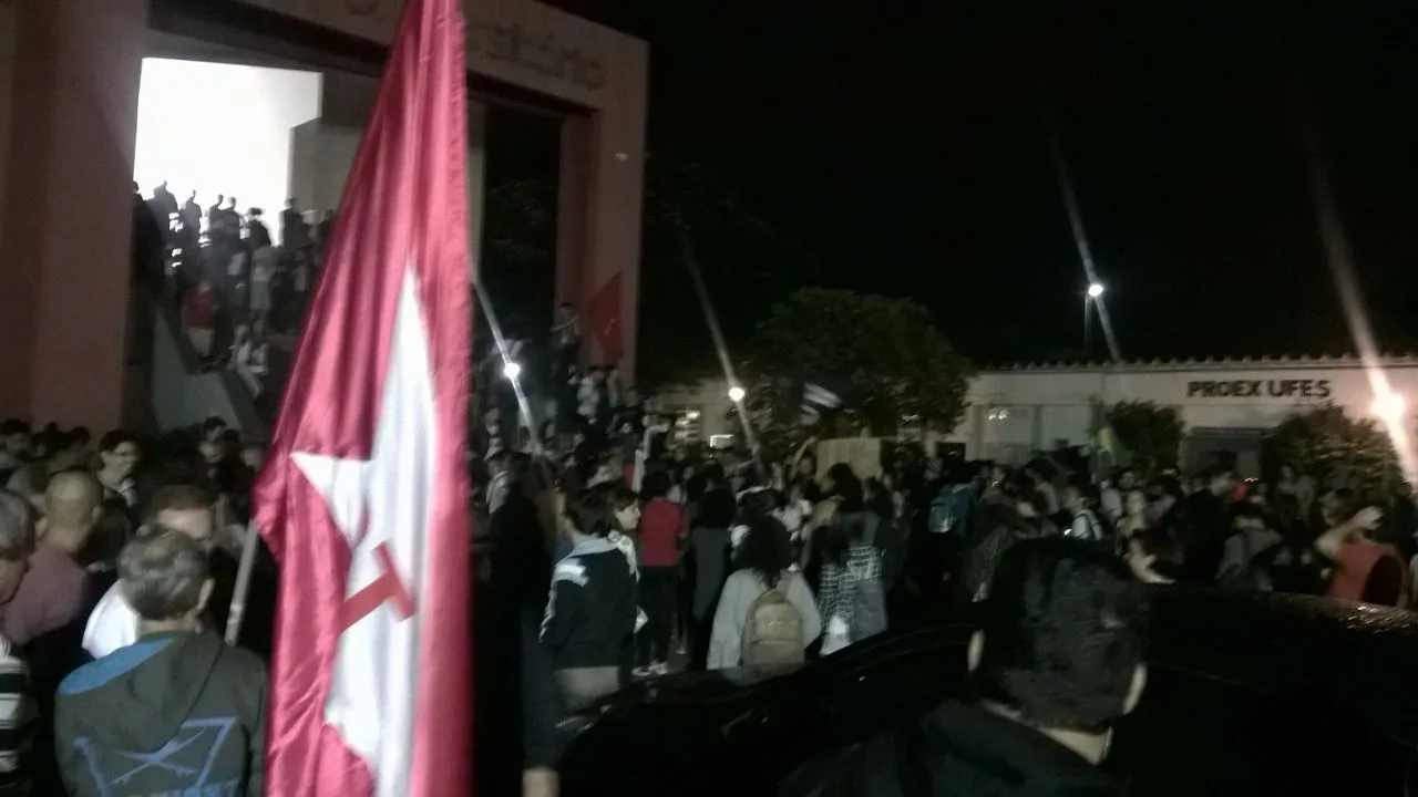 Protesto contra governo Temer acontece em Vitória. Acompanhe atualizações!