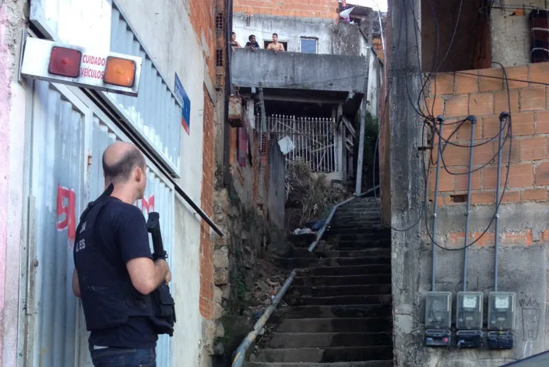 Força tarefa com 70 policiais civis em Vitória para recuperar armas roubadas de delegacias