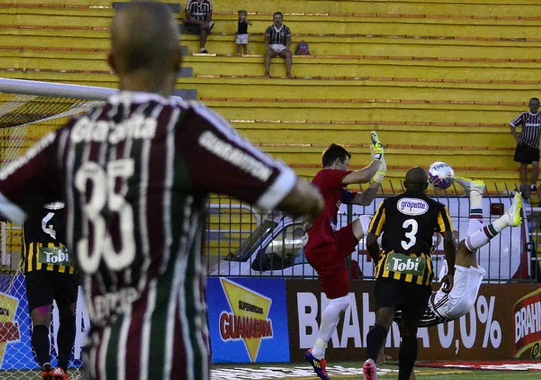 Com boas atuações de Fred e Diego Souza, Flu goleia Tigres e dá fôlego a técnico