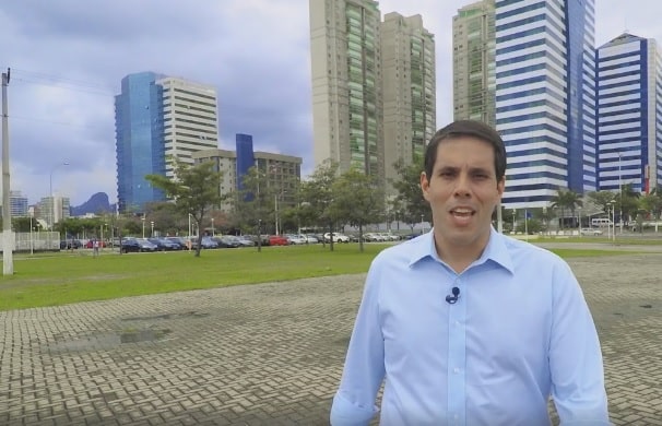 Amaro Neto muda o tom da campanha e busca confiança do eleitor e luta contra o 'preconceito'