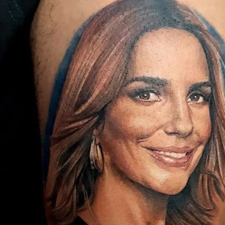 Jovem de SP gasta R$ 2,5 mil para tatuar rosto de Ivete Sangalo