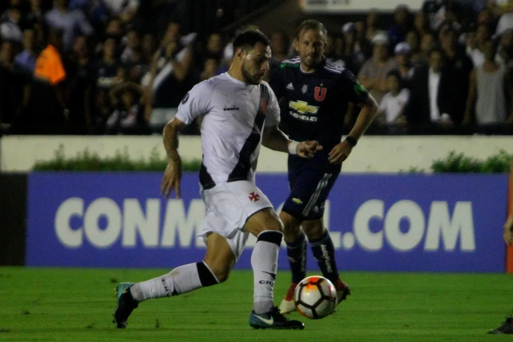 Com vaias, Vasco perde em casa na estreia na fase de grupos da Libertadores