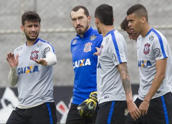 Diretoria do Corinthians quer contratar dupla de zaga para ser titular em 2017